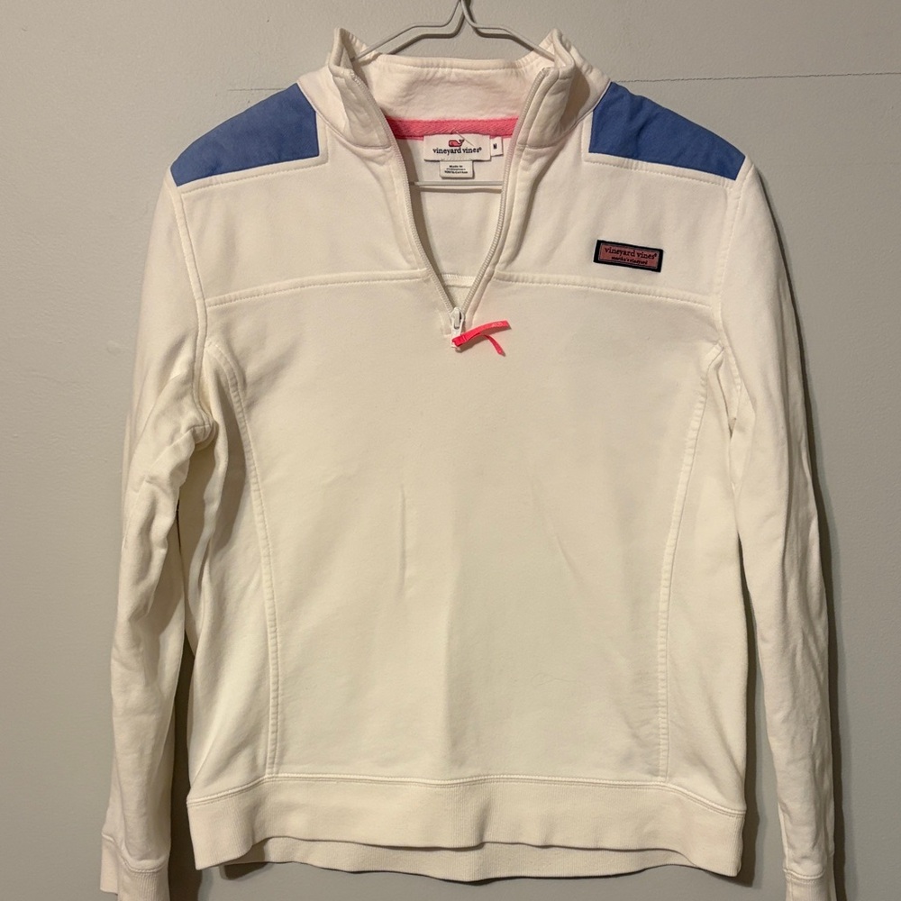 Vineyard Vines White zip Pullover with Blue AccentsMed. 💯 cotton.